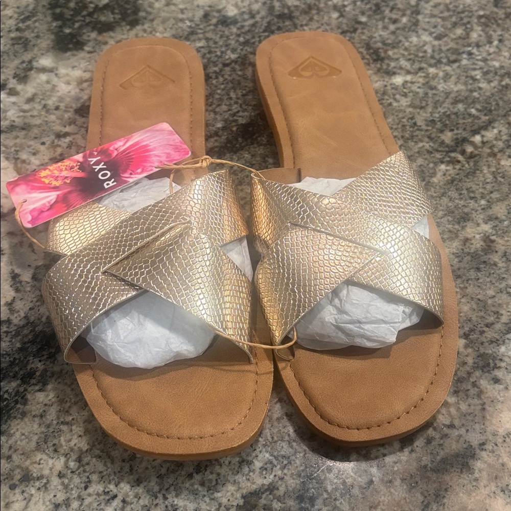 NWT Roxy Andrea Sandals.   Size 10. Color Emb Snake Champagne
